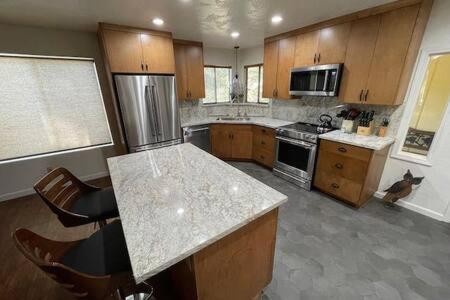 Creekside Sleeps 2 Creek Frontage Bbq Holiday home