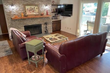 Creekside Sleeps 2 Creek Frontage Bbq *