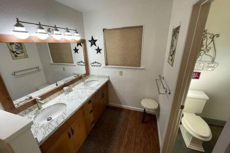 Creekside Sleeps 2 Creek Frontage Bbq * Oakhurst