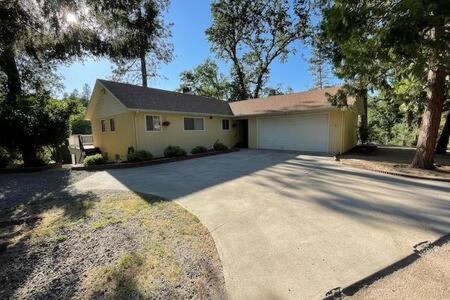 Holiday home Creekside Sleeps 2 Creek Frontage Bbq