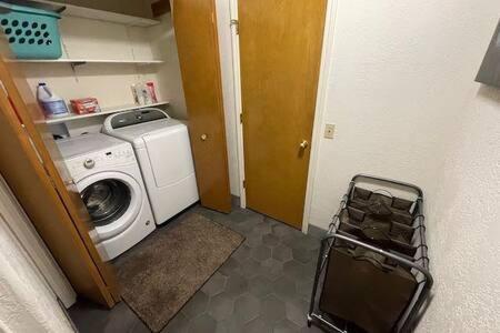 Creekside Sleeps 2 Creek Frontage Bbq Holiday home *